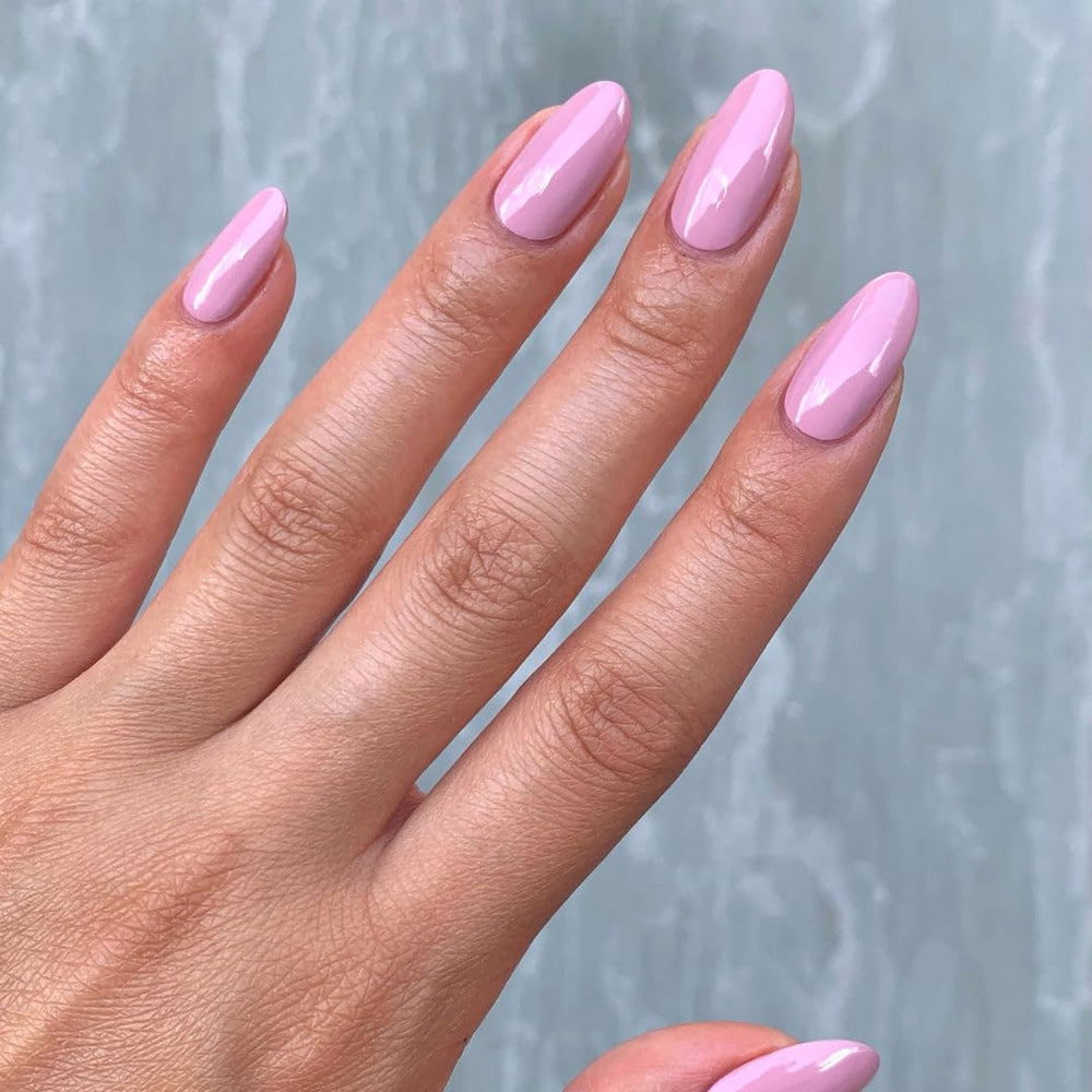 LONDONTOWN kur Flash Dry Top Coat brinda brillo resistente y duradero.