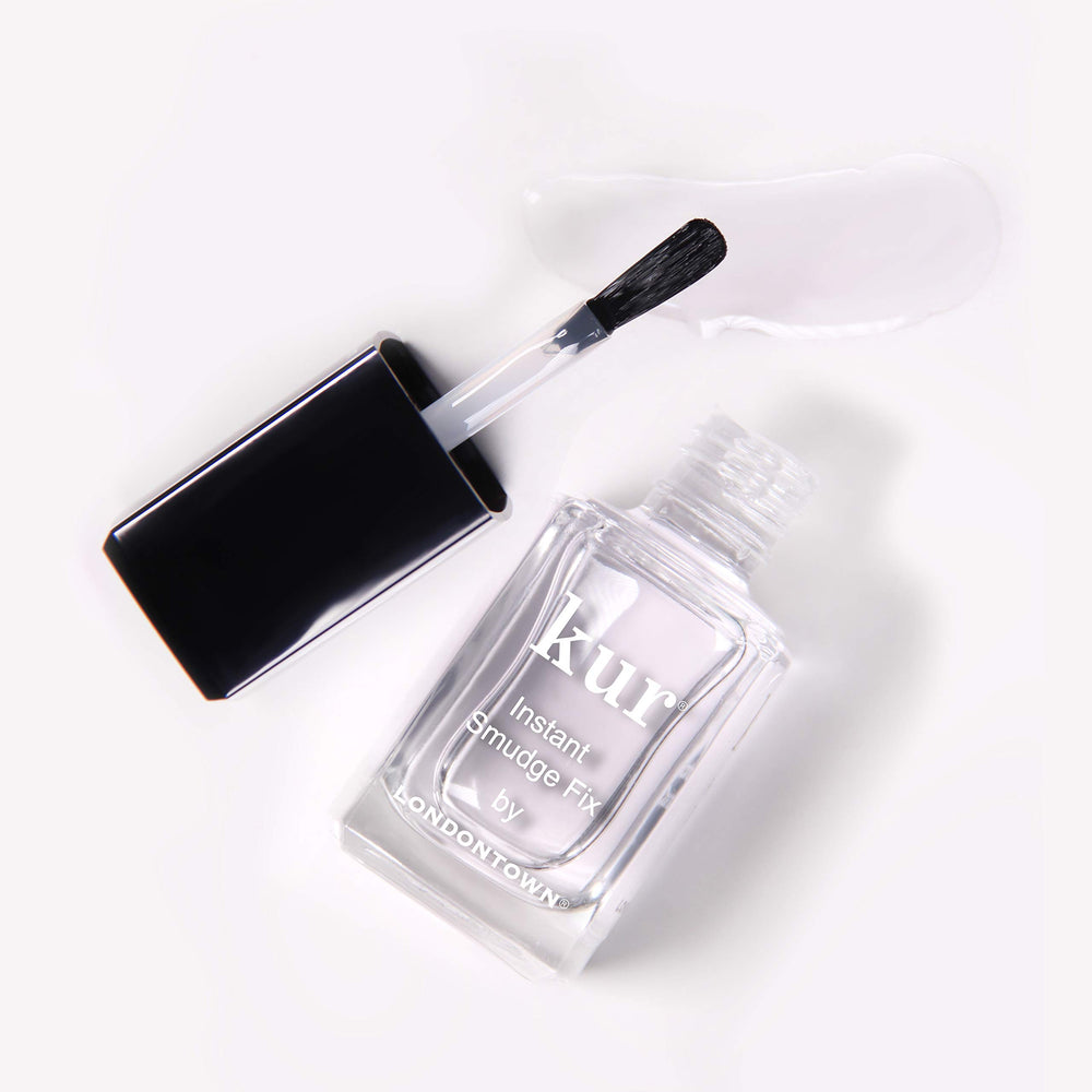 LONDONTOWN Kur Instant Smudge Fix suaviza imperfecciones sin alterar el color.