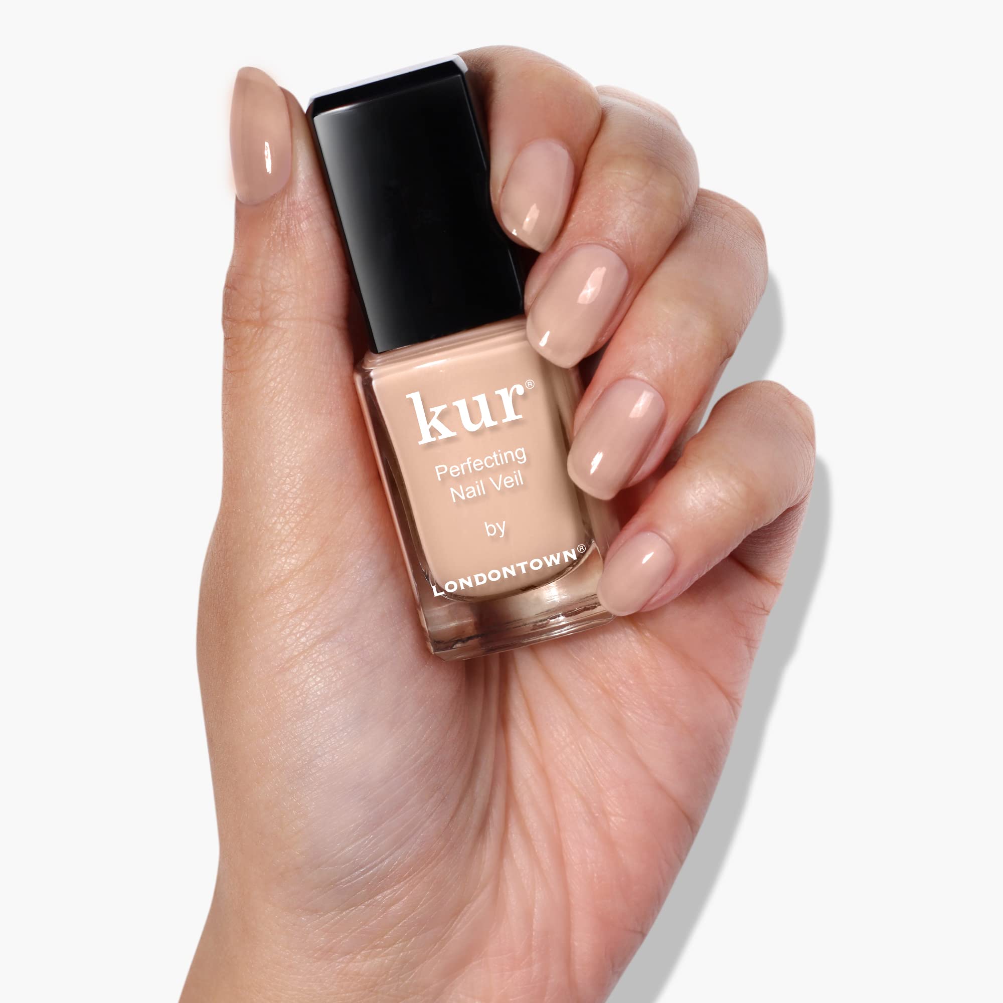 LONDONTOWN Nail Veil hidrata y cuida las uñas con suavidad.