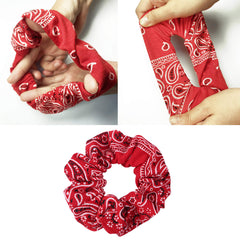 LOOKSEVEN scrunchies con estampado pañuelo azul marino, perfecto para eventos formales o casuales.