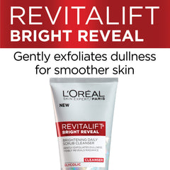 L’Oréal Paris Bright Reveal textura con micro-perlas para exfoliación suave.