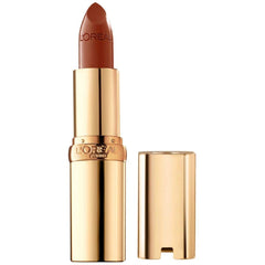 L'Oréal Paris Color Riche Cinnamon Toast en labio, acabado cremoso e hidratante.