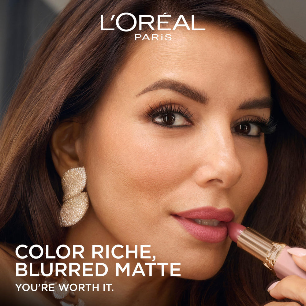 Combinación de Colour Riche Blurred Matte con delineador para estilo clásico