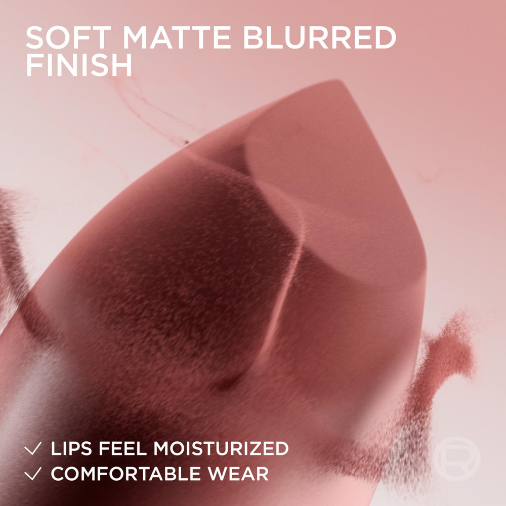 Textura cremosa en labios con Colour Riche Blurred Matte, efecto suave