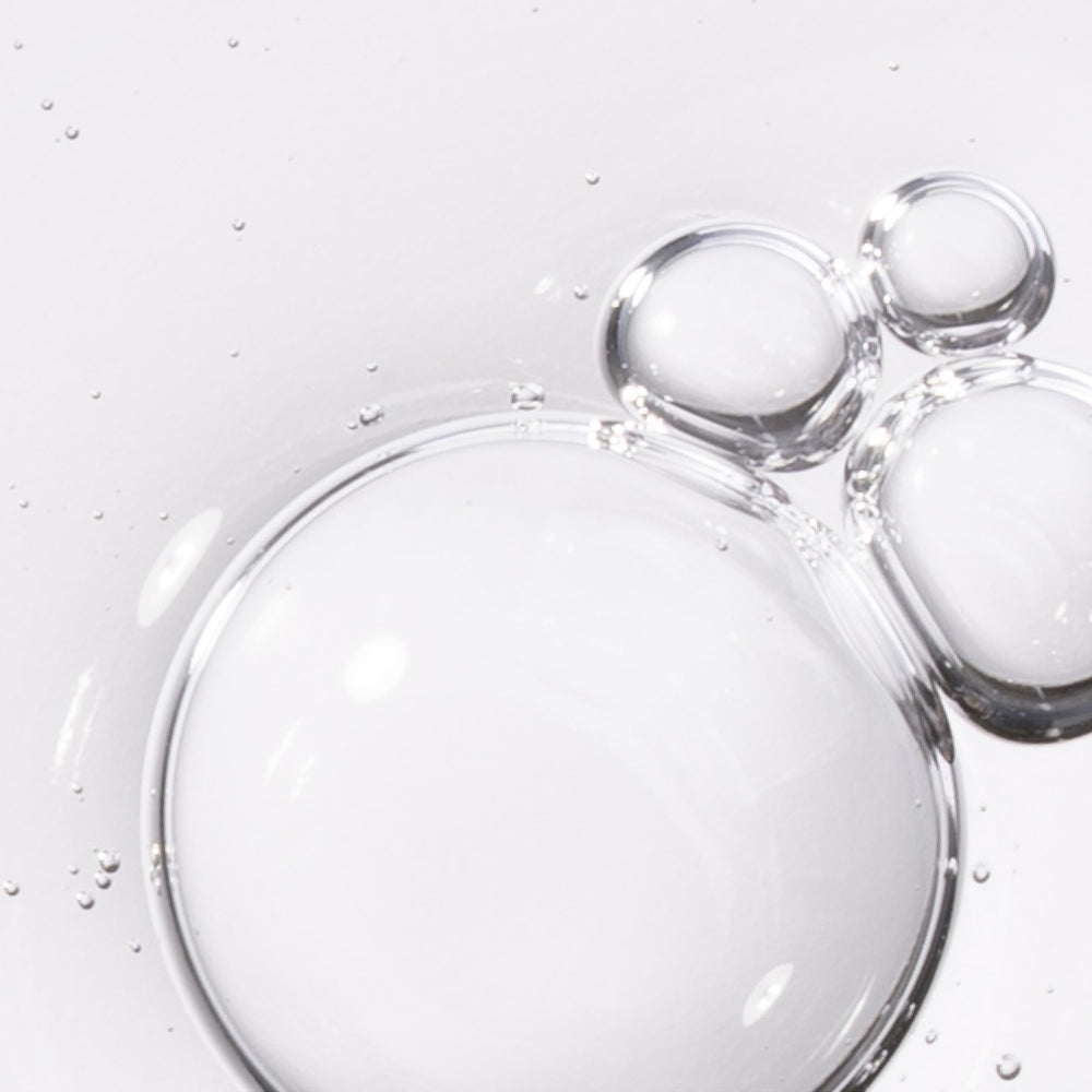 L'Oréal Paris Elvive Hyaluron + Pure, amanecer brillante en espejo, efecto de limpieza y brillo natural.