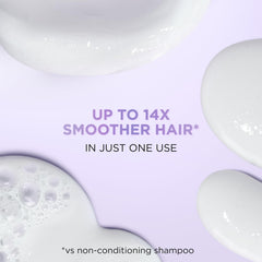 L'Oreal Paris EverPure Glossing durante la aplicación, sellado de cutículas para cabello suave.
