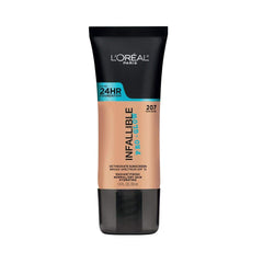 Aplicación suave de Infallible Pro Glow para cobertura uniforme.