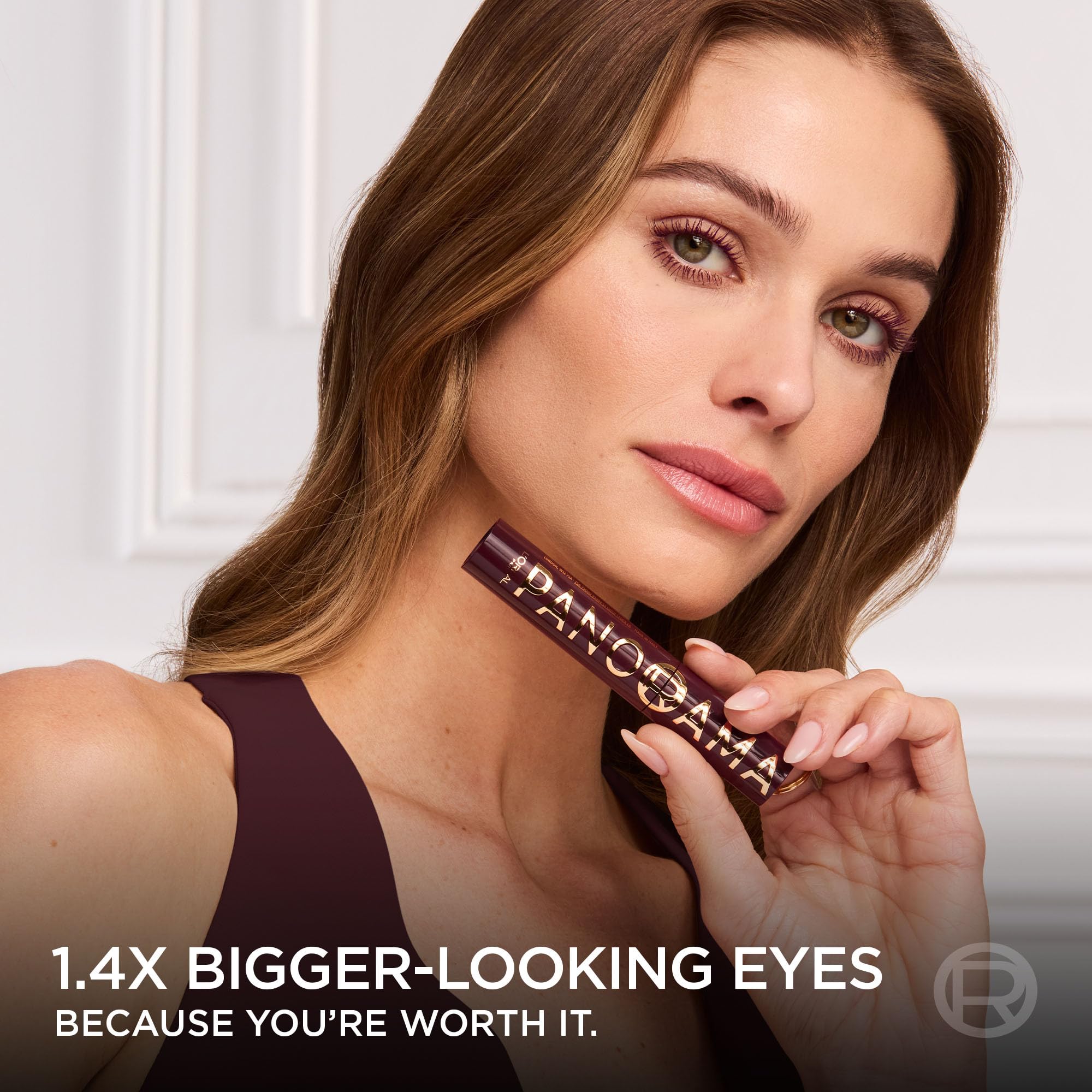 L’Oréal Paris Panorama Chromático Mascara cepillo de múltiples niveles captura cada pestaña para volumen uniforme.