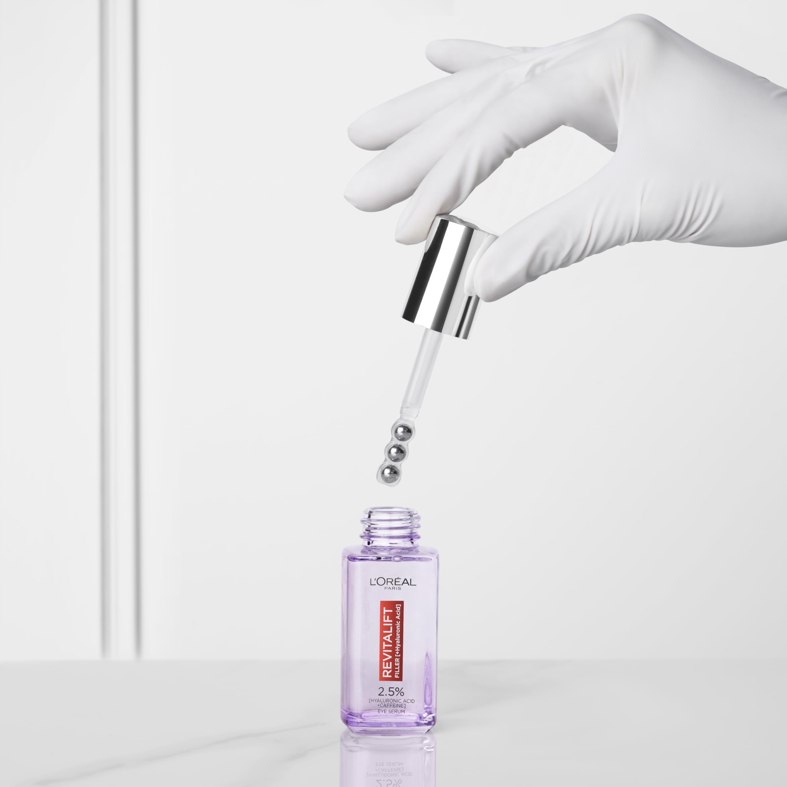 L'Oréal Paris Revitalift Filler Sérum para ojos, aplicación mañana y noche sin grasa.