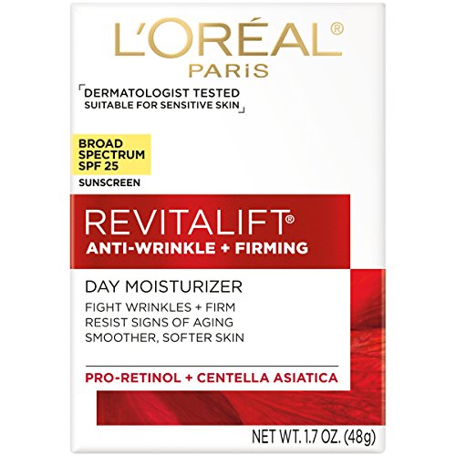 L'Oréal Paris Revitalift frasco en mano, aplicación suave para cuidado diario de la piel.