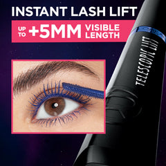 Close-up of Telescopic Lift brush lifting and separating lashes.