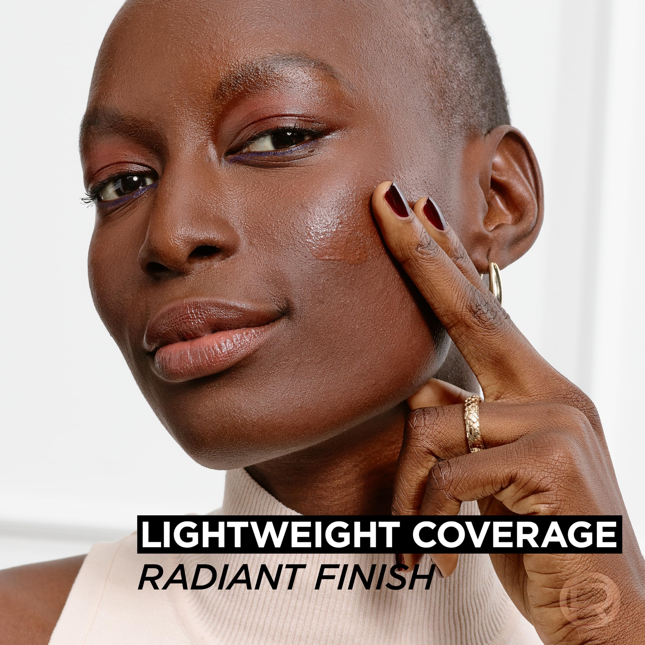 L'Oreal Paris True Match Nude Hyaluronic Serum, acabado radiante con pigmentos minerales.