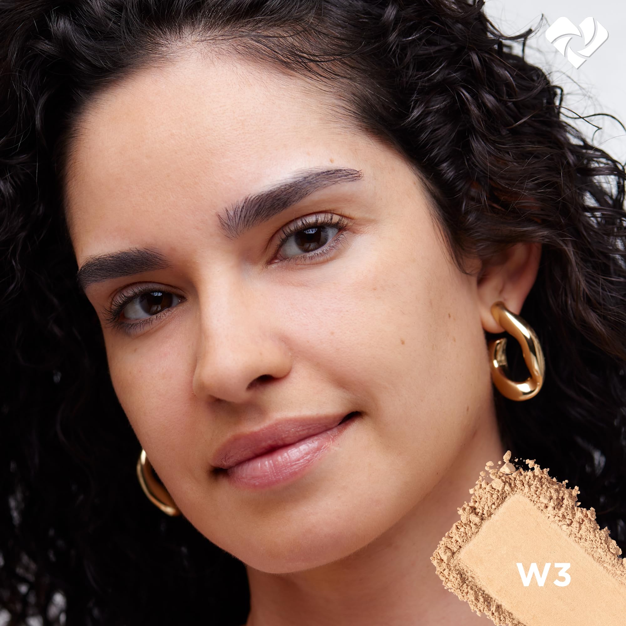 L’Oréal Paris True Match powder foundation applier included for easy application.