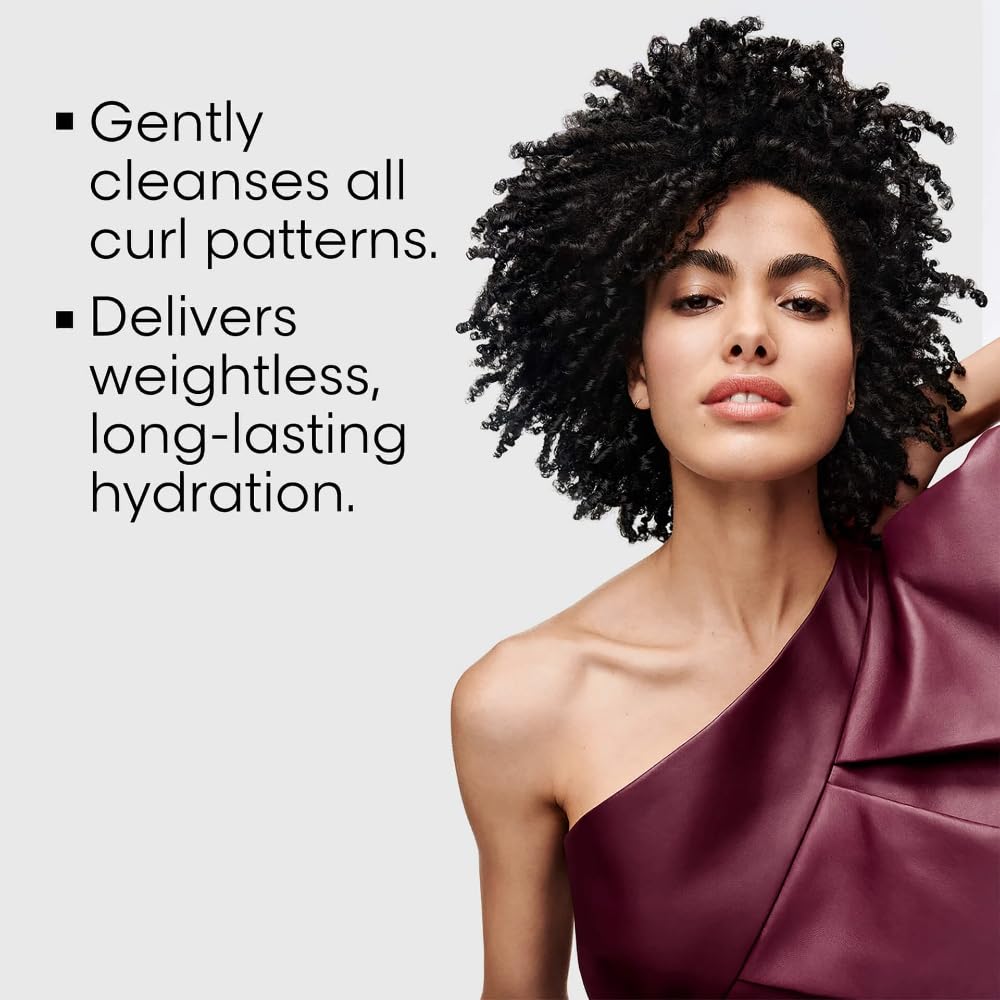 L’Oréal Curl Expression shampoo lather close-up demonstrates creamy cleansing for frizz-free curls.