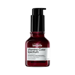 L’Oréal Professionnel Paris Vitamino Color Spectrum serum application for glass shine and color protection.