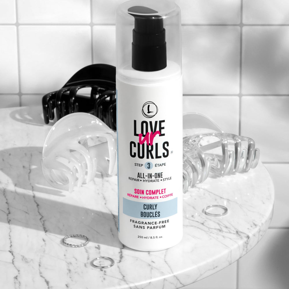 Love Ur Curls envase sin fragancia, ideal para piel sensible y cabello rizado.