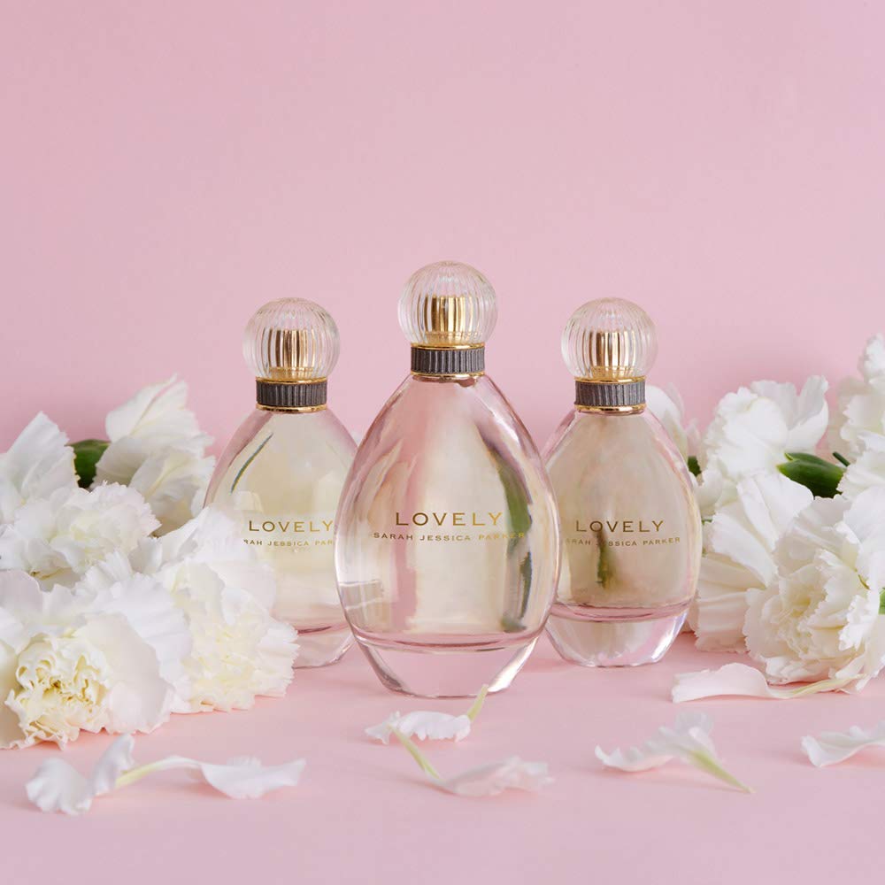 Lovely by SJP heart notes include rosewood, lavender, and orchid for a refined bouquet.