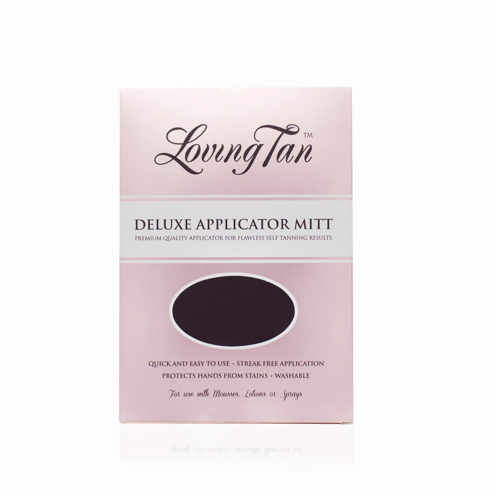 Loving Tan guante aplicador Deluxe facilita la distribución suave de mousse autobronceante.