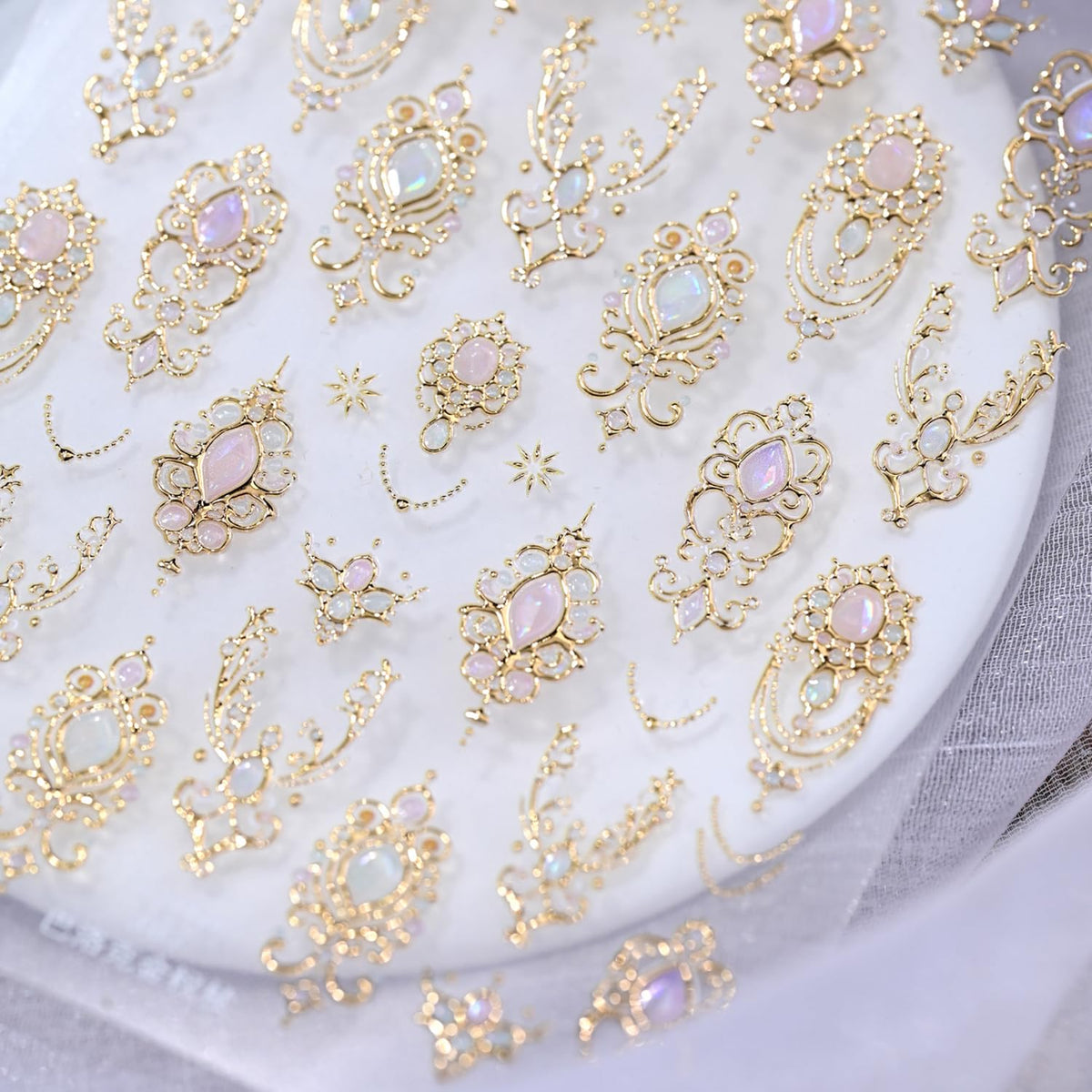 Pegatinas Lukmexor 5D con gemas doradas para uñas brillantes y duraderas.
