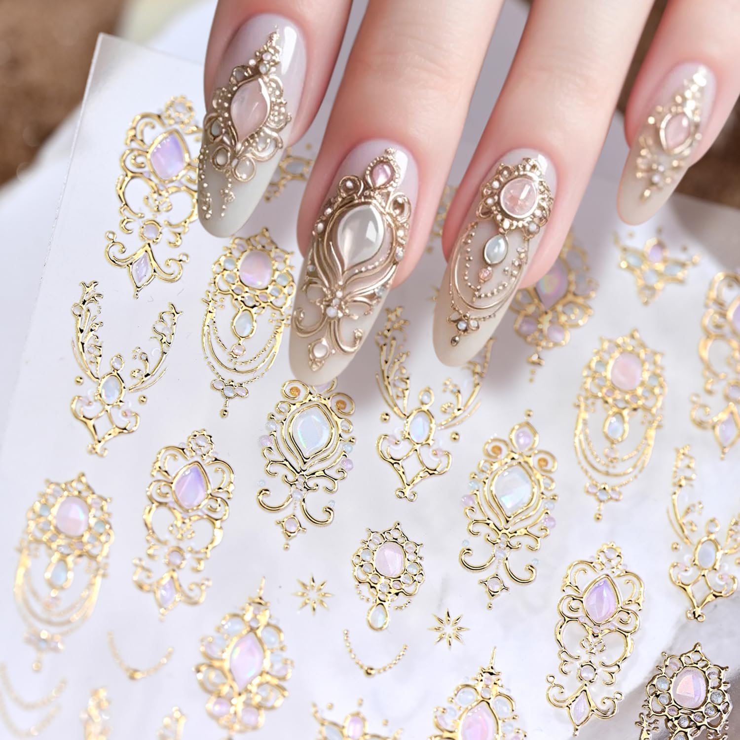 Uñas naturales o artificiales con acabado duradero gracias a Lukmexor.