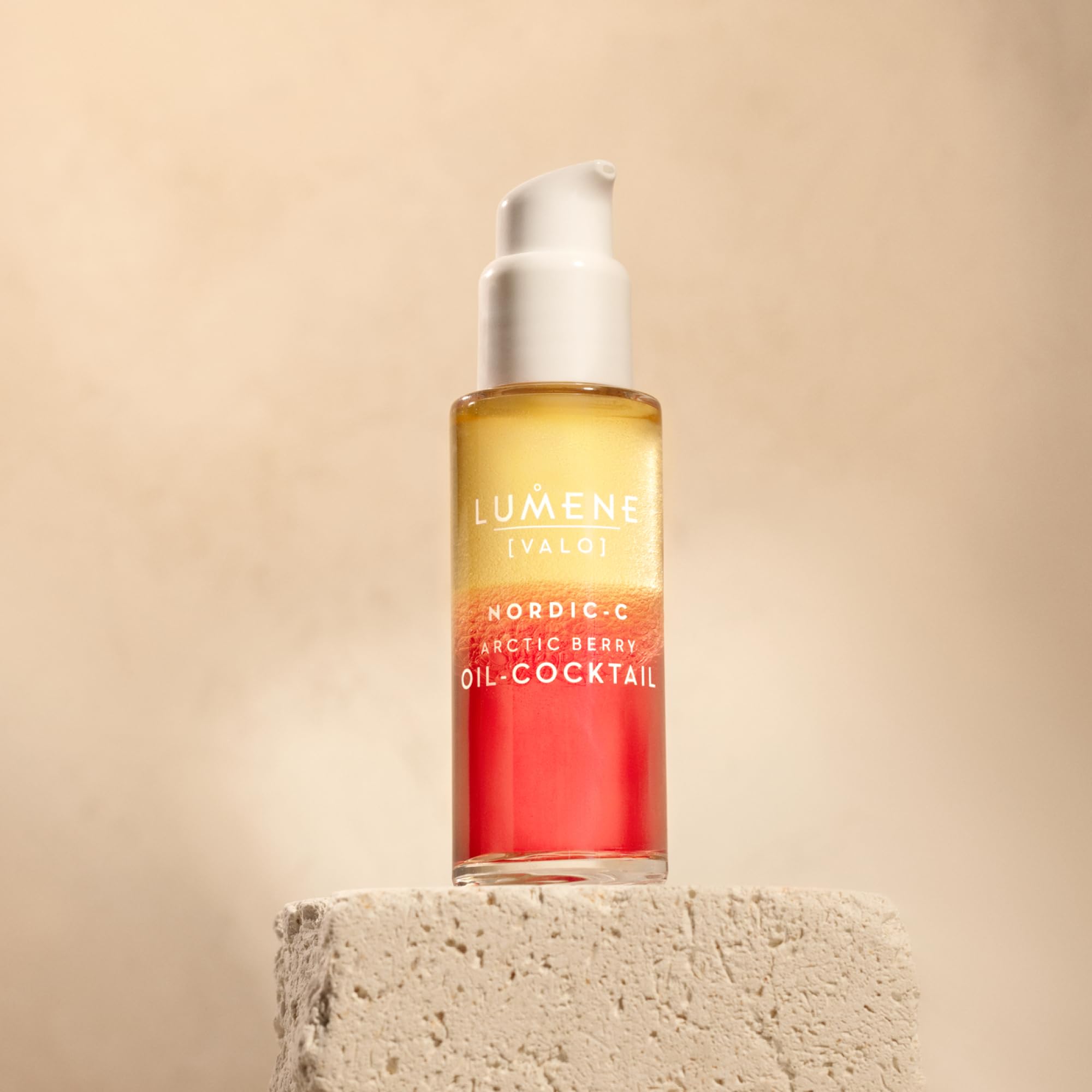 Lumene Nordic-C Valo Arctic Berry Face Oil texture close-up reveals velvety, smooth skin feel.