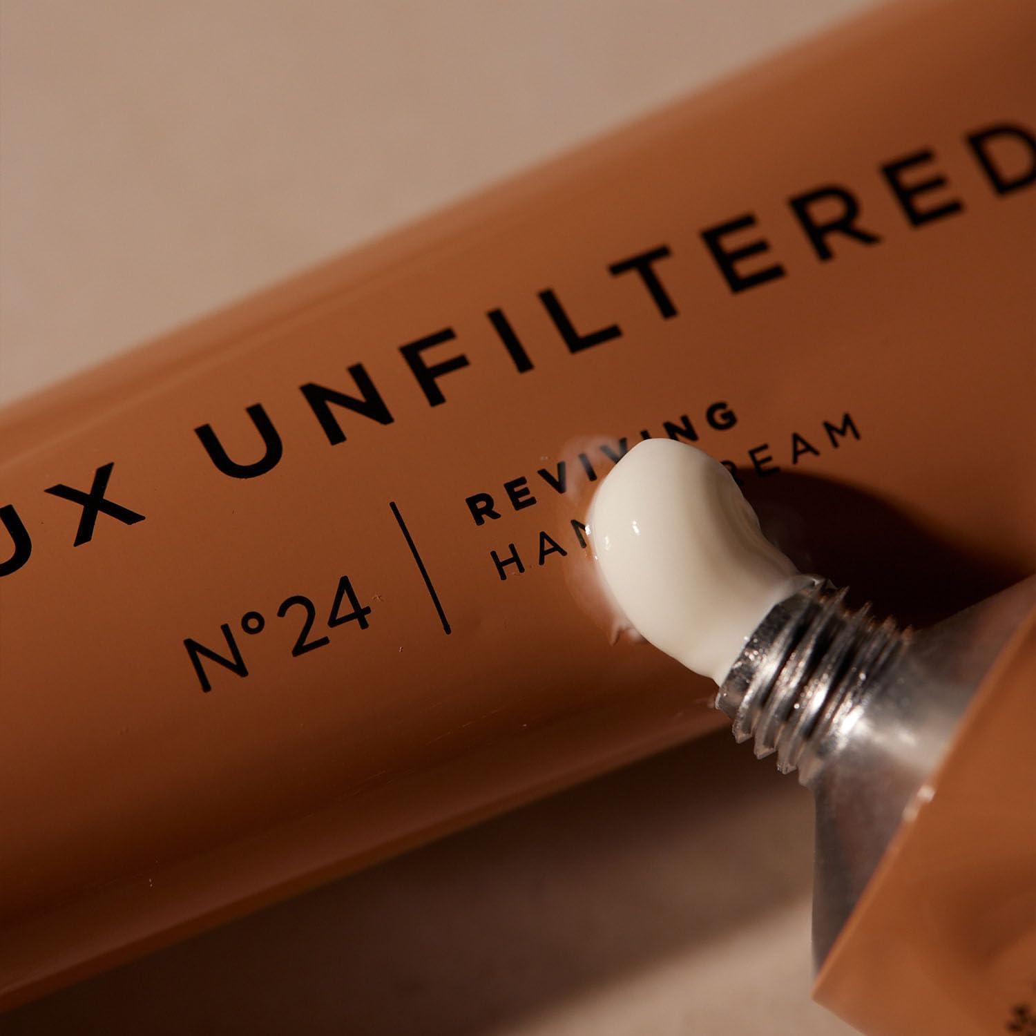 Vegan and cruelty-free icon on Lux Unfiltered N°24 packaging