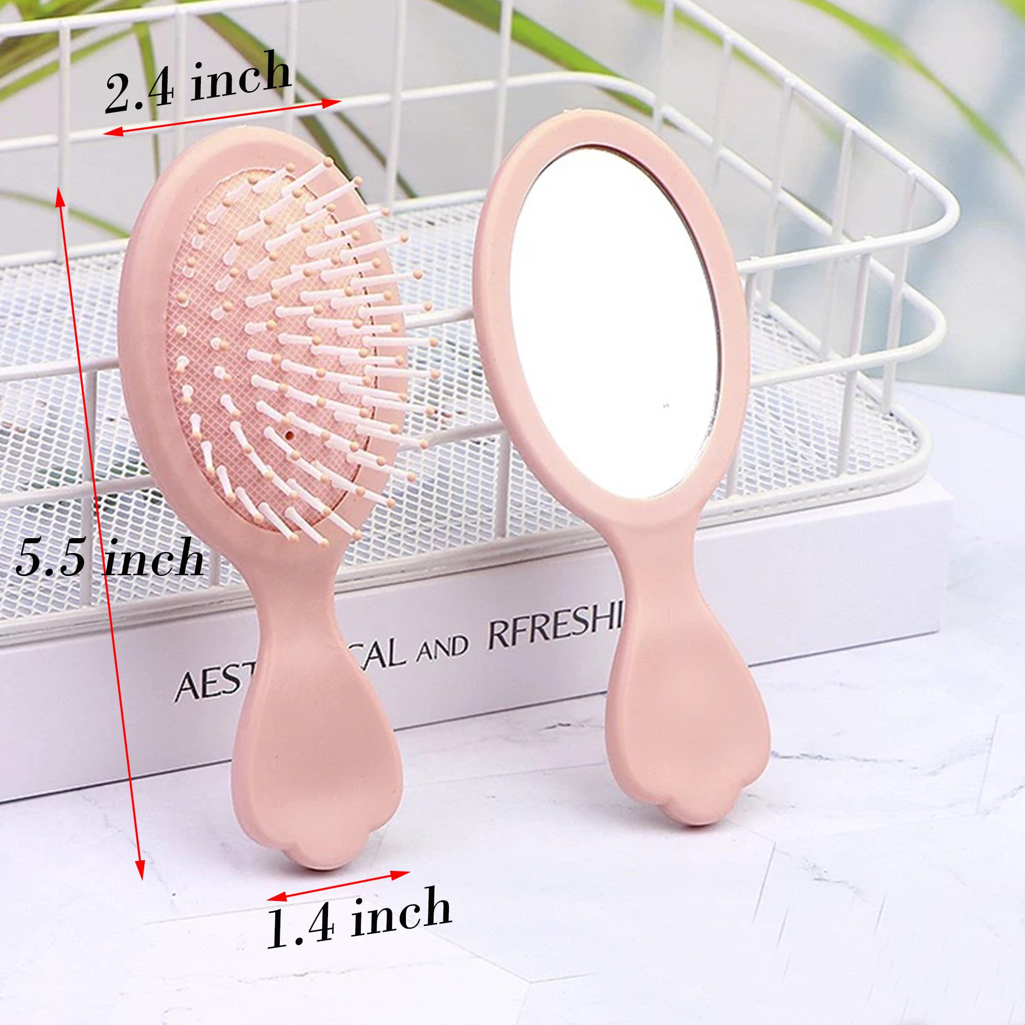 Lyaiwever small comb for quick detangling on kids and adults.