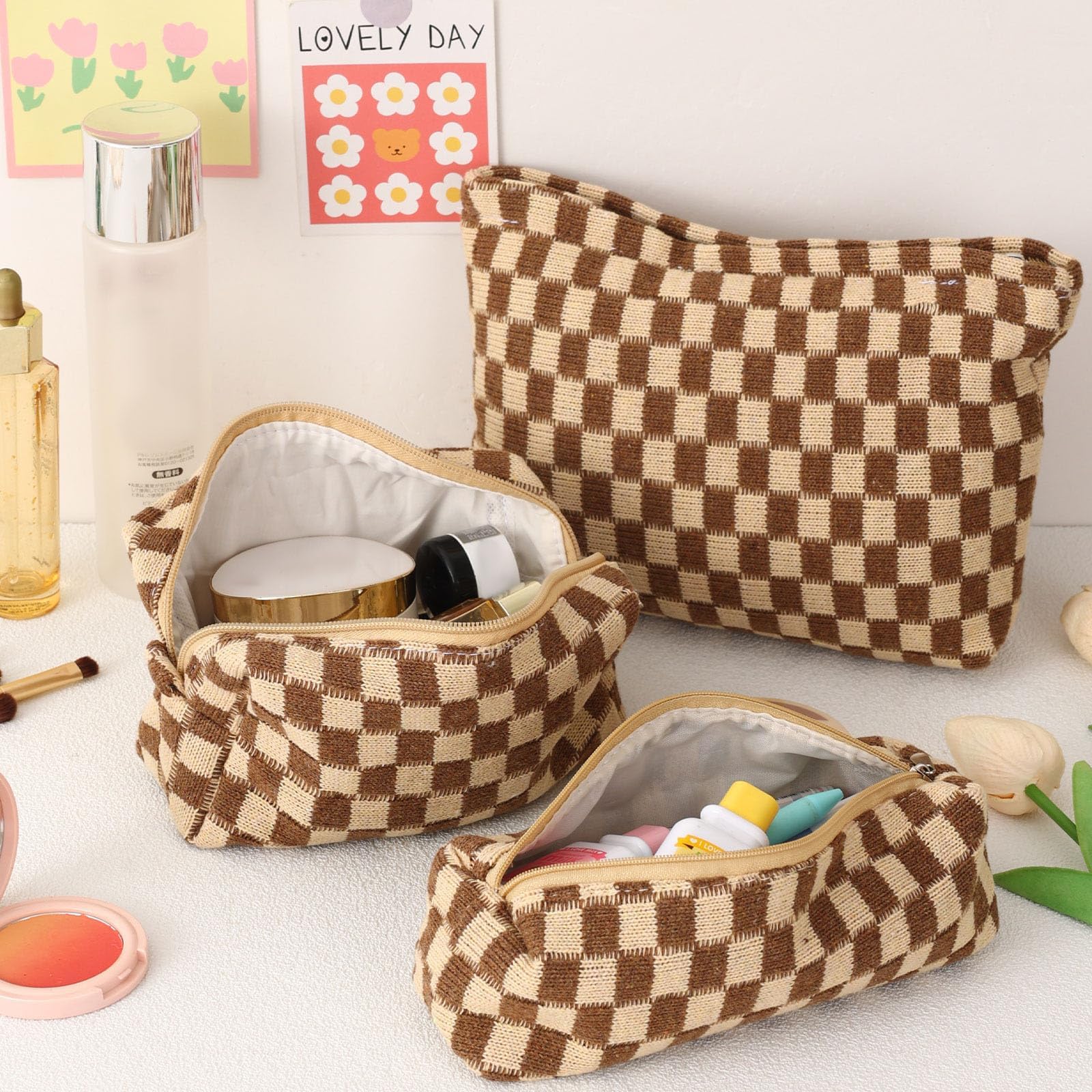 LYDZTION dirt-resistant fabric makeup bag is easy to clean for daily use.