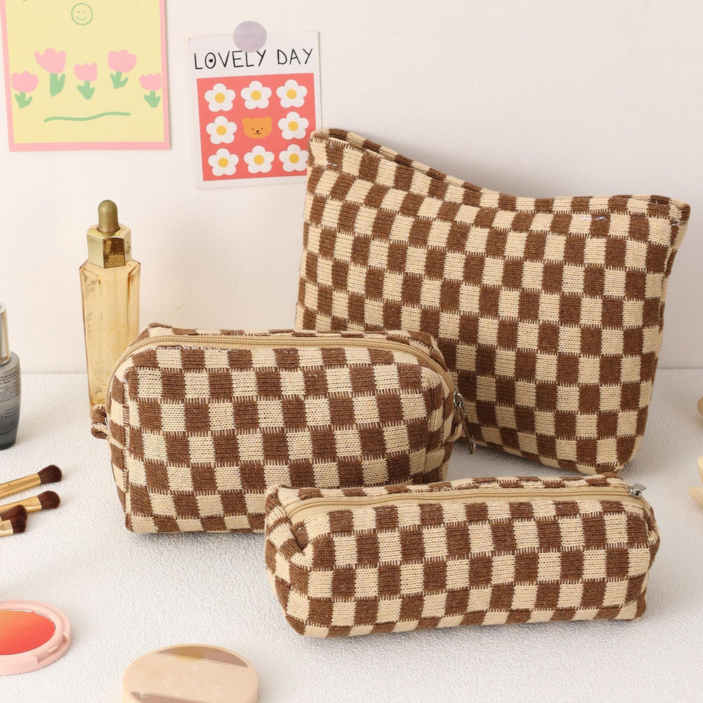 LYDZTION makeup brush storage bag keeps brushes protected during travel.