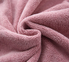 M-bestl quick-dry towel demonstrated on hair for reduced drying time.