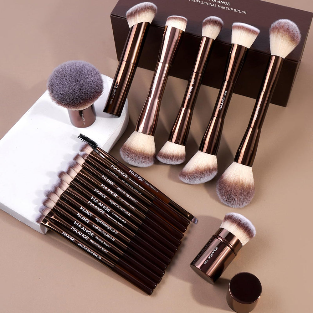 MAANGE brush bristles close-up showing soft synthetic fibers for gentle makeup.