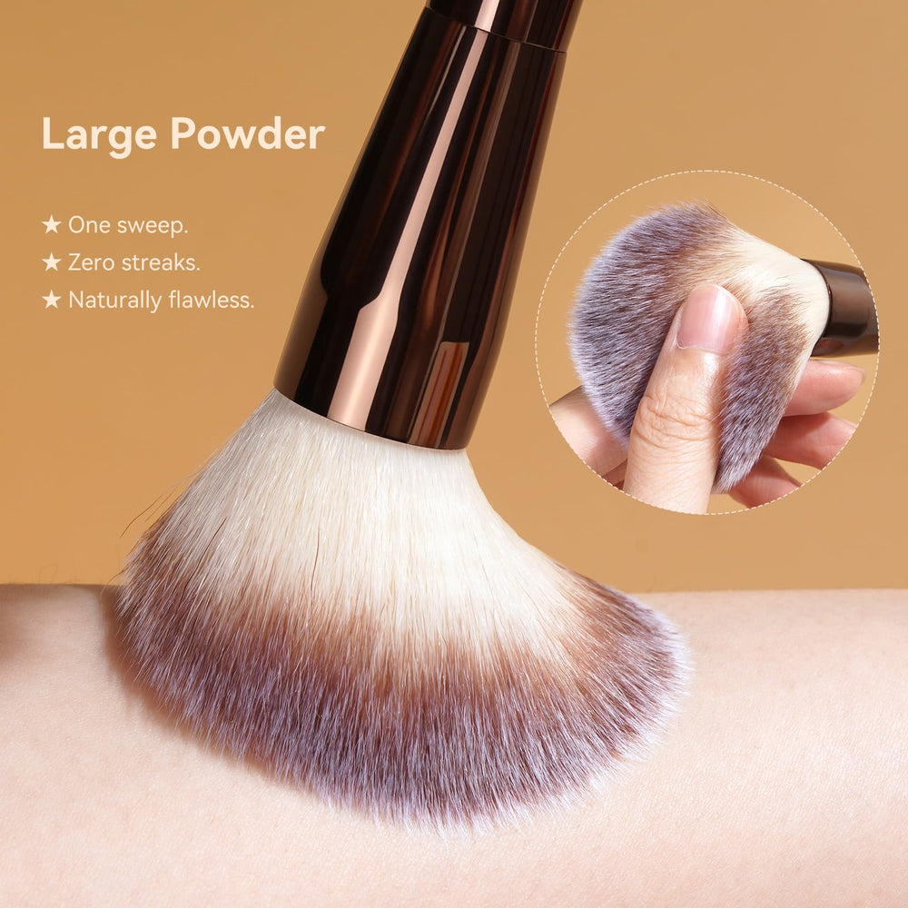 MAANGE double-ended powder brush ensures smooth, even blush or setting powder.