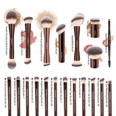 MAANGE foundation and concealer brush designed for smooth, precise coverage.