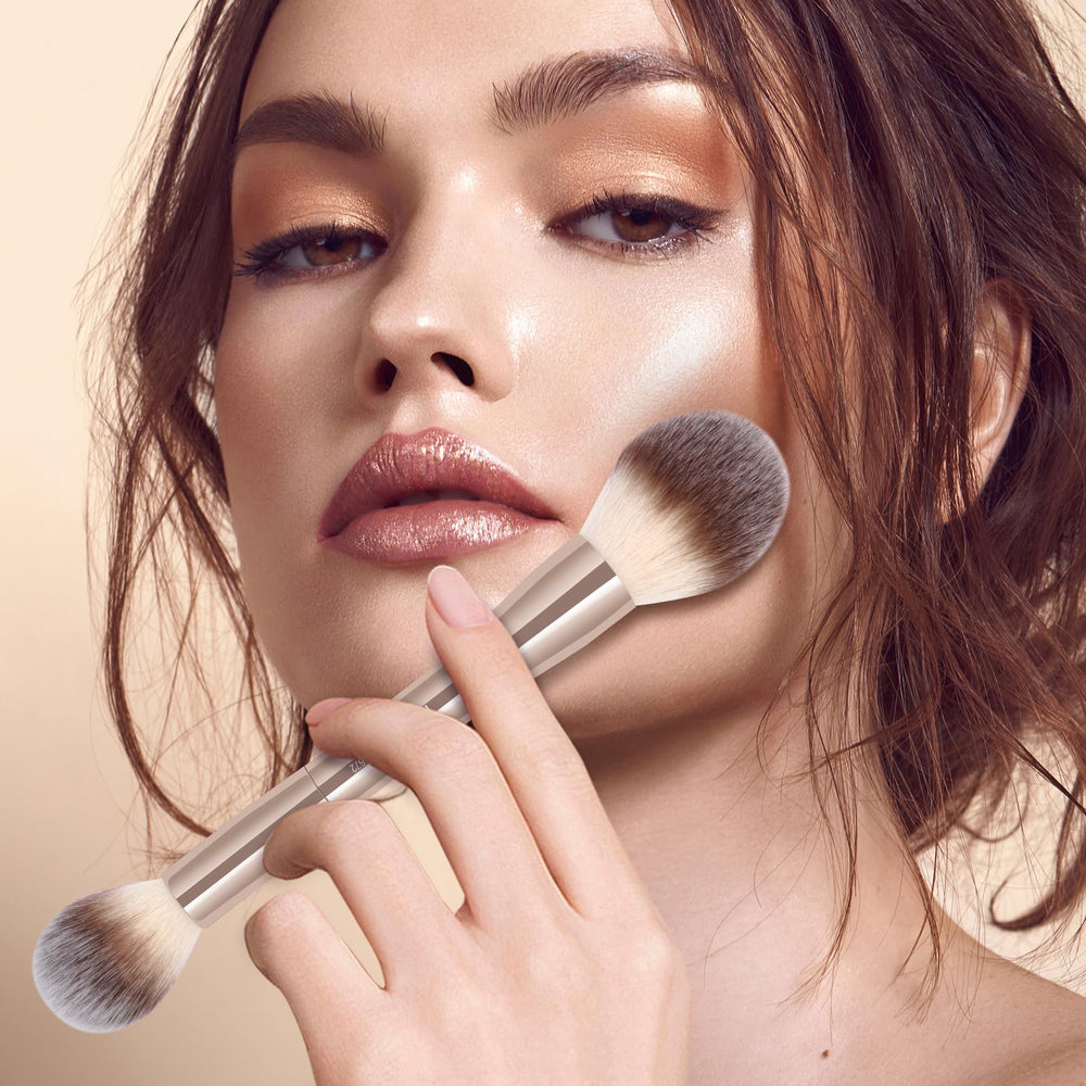 MAANGE gift-ready makeup brush set, perfect for gifting makeup lovers.