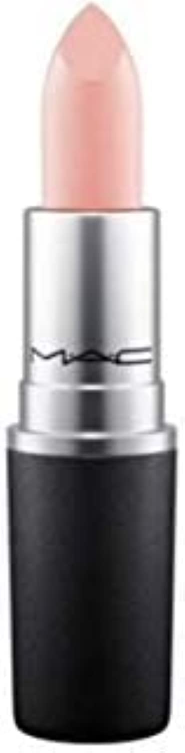 MAC Creme D' Nude demonstrates hydrating formula for comfortable wear all day.