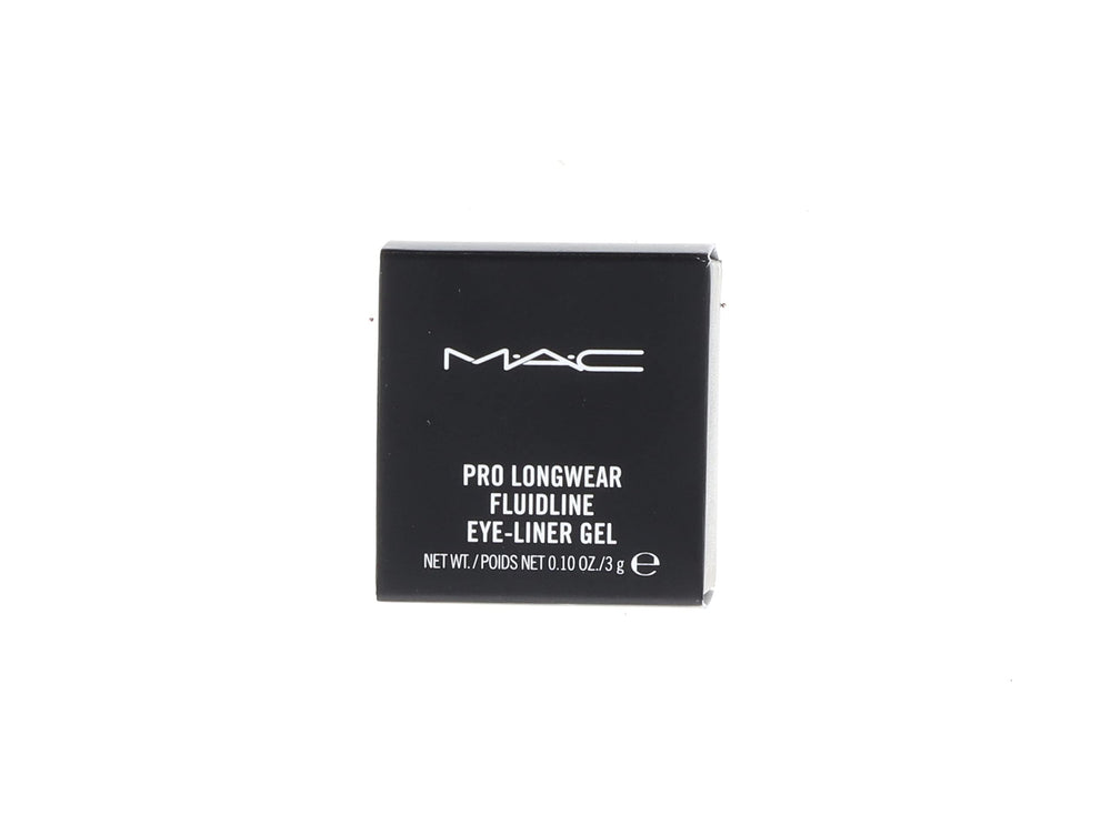 MAC Fluidline Blacktrack long-wear performance on lids stays smudge-free.