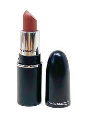MAC Ximal barra satinada mini labios presenta tono Creme En Tu Café y hidratación duradera.