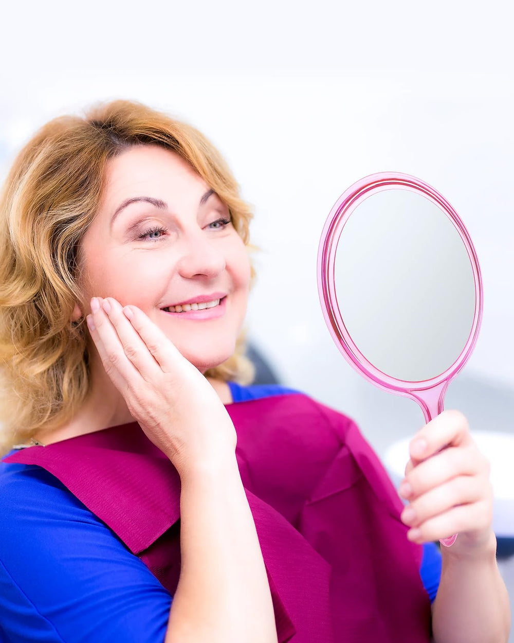 Macaki ABS plastic mirror resists humidity for durable daily use.