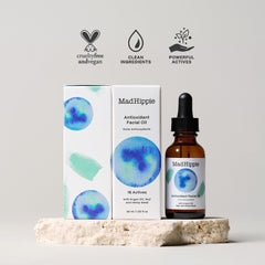 Aplicación facial de Mad Hippie Aceite Antioxidante con gotero en rostro