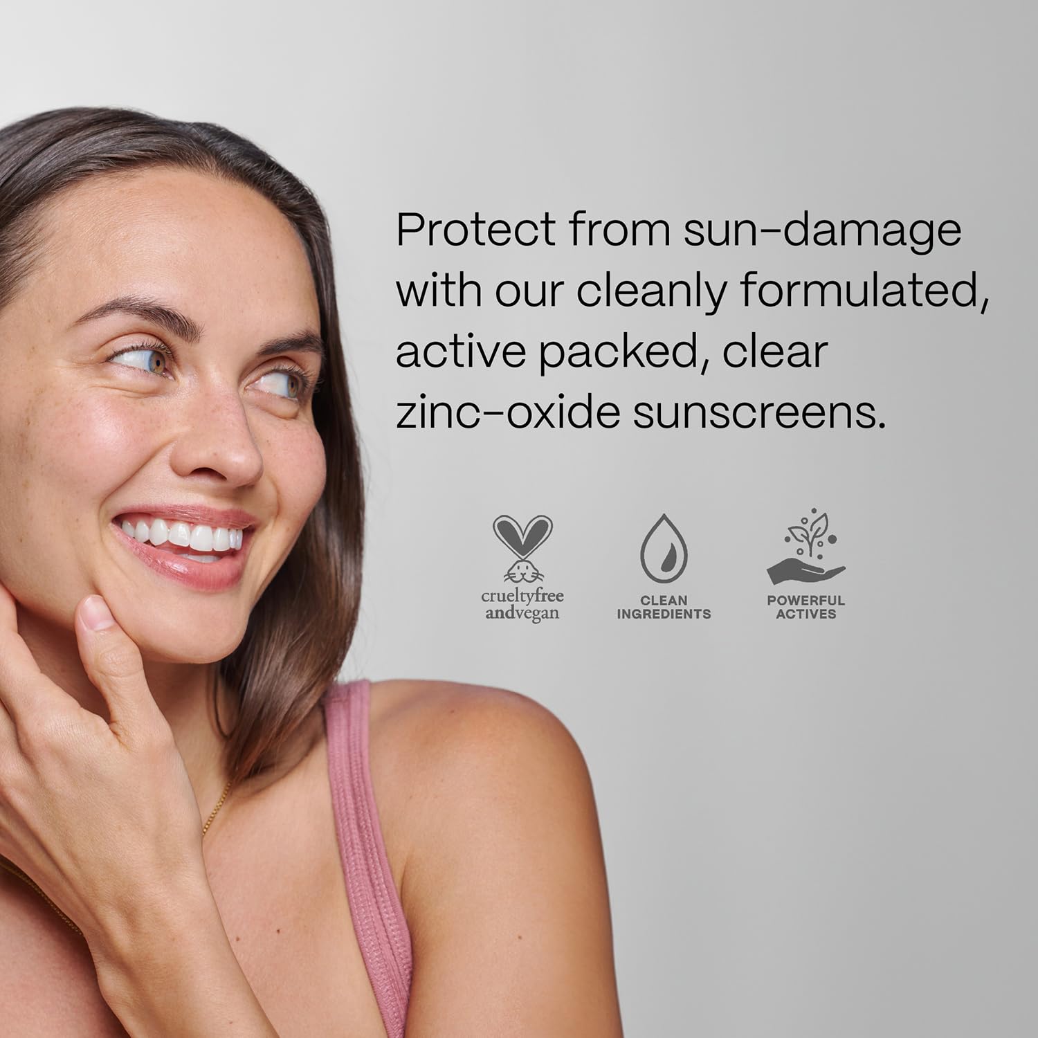 Protector solar resistente al agua para deportes y playa.