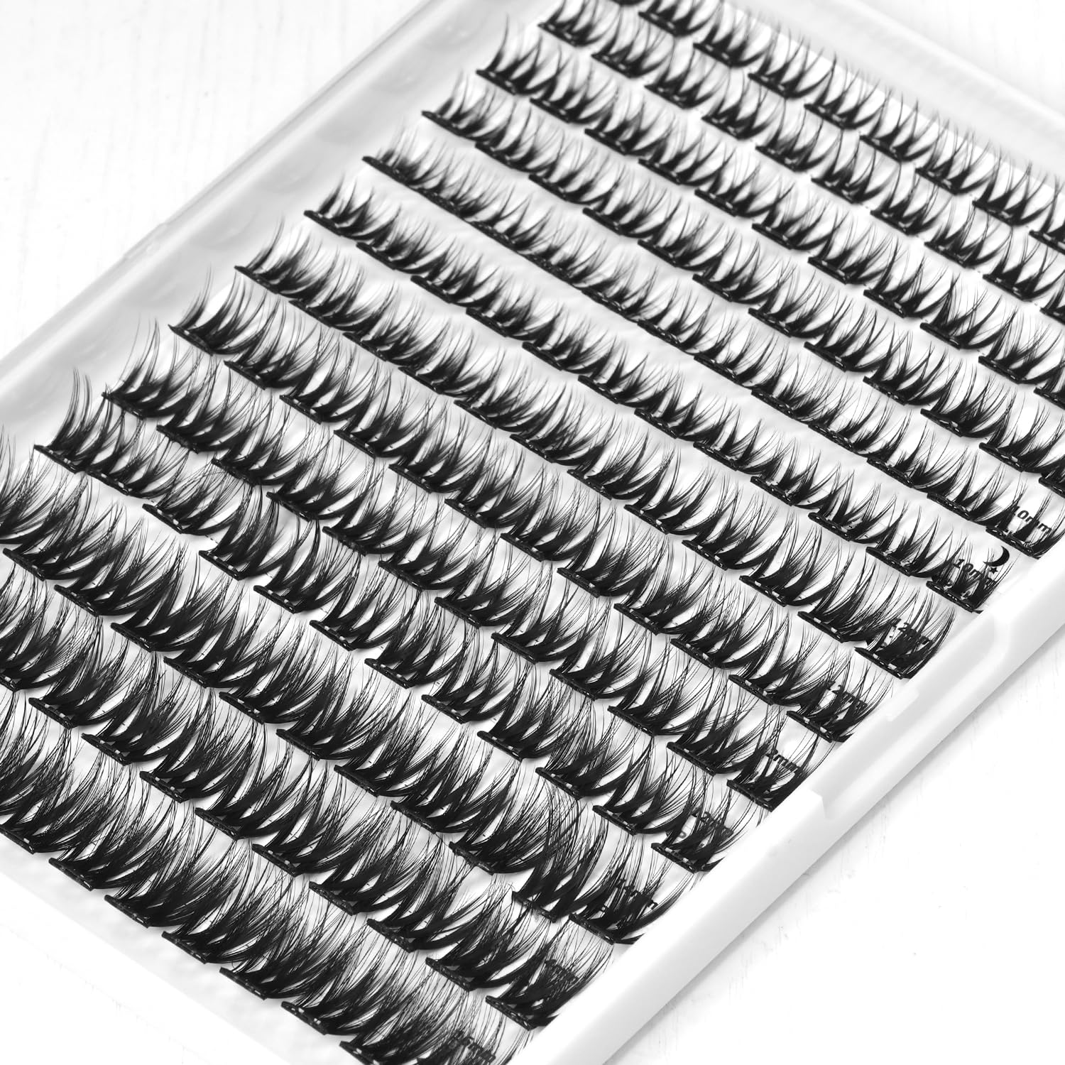 Madam Fifi 156 clusters for endless DIY lash looks and flexibility.