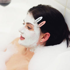 MADHOLLY black no-bend clip prevents marks while styling.