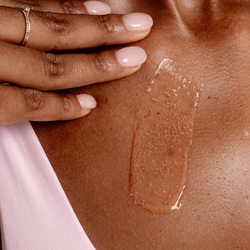 Silky finish on skin from MAËLYS B-GLOSSY serum