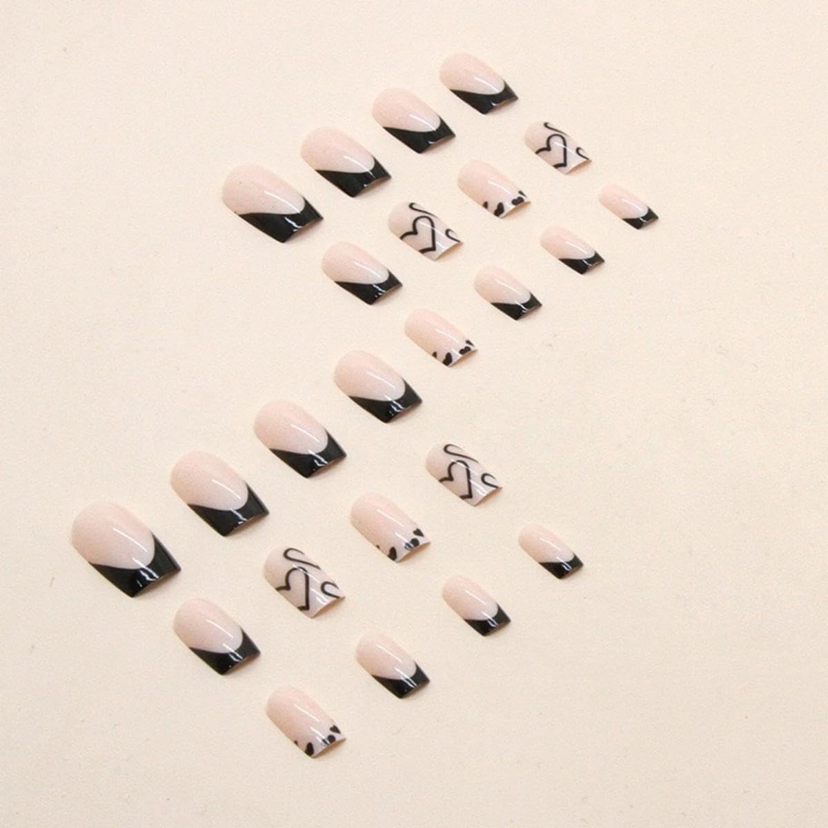 Maigitur uñas negro brillo tipo gel sin esmalte adicional.