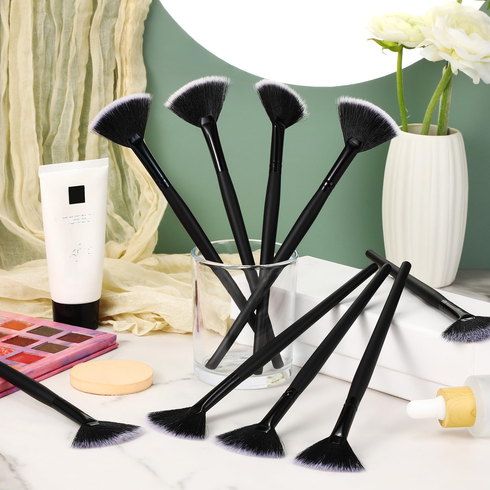 Maitys brush-cap protective cover keeps bristles clean between uses.
