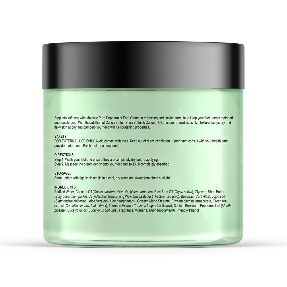 Aplicación de crema de pie mentolada para masaje relajante de pies.