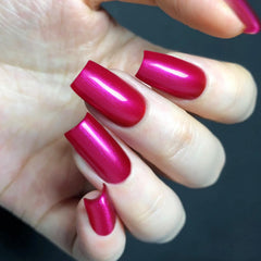 Aplicación suave de Major Dijit para uñas con color rojo navideño