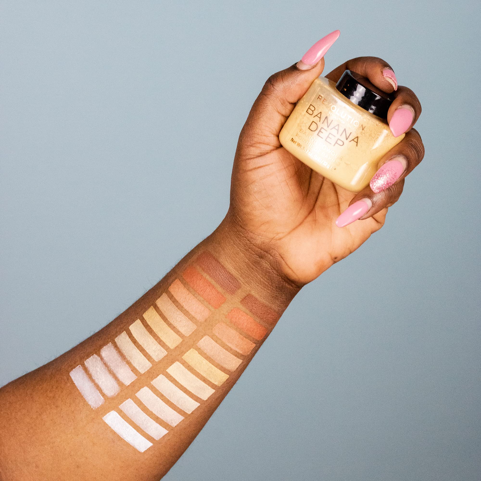 Polvo Makeup Revolution Banana Light para uso doble: sellado suave