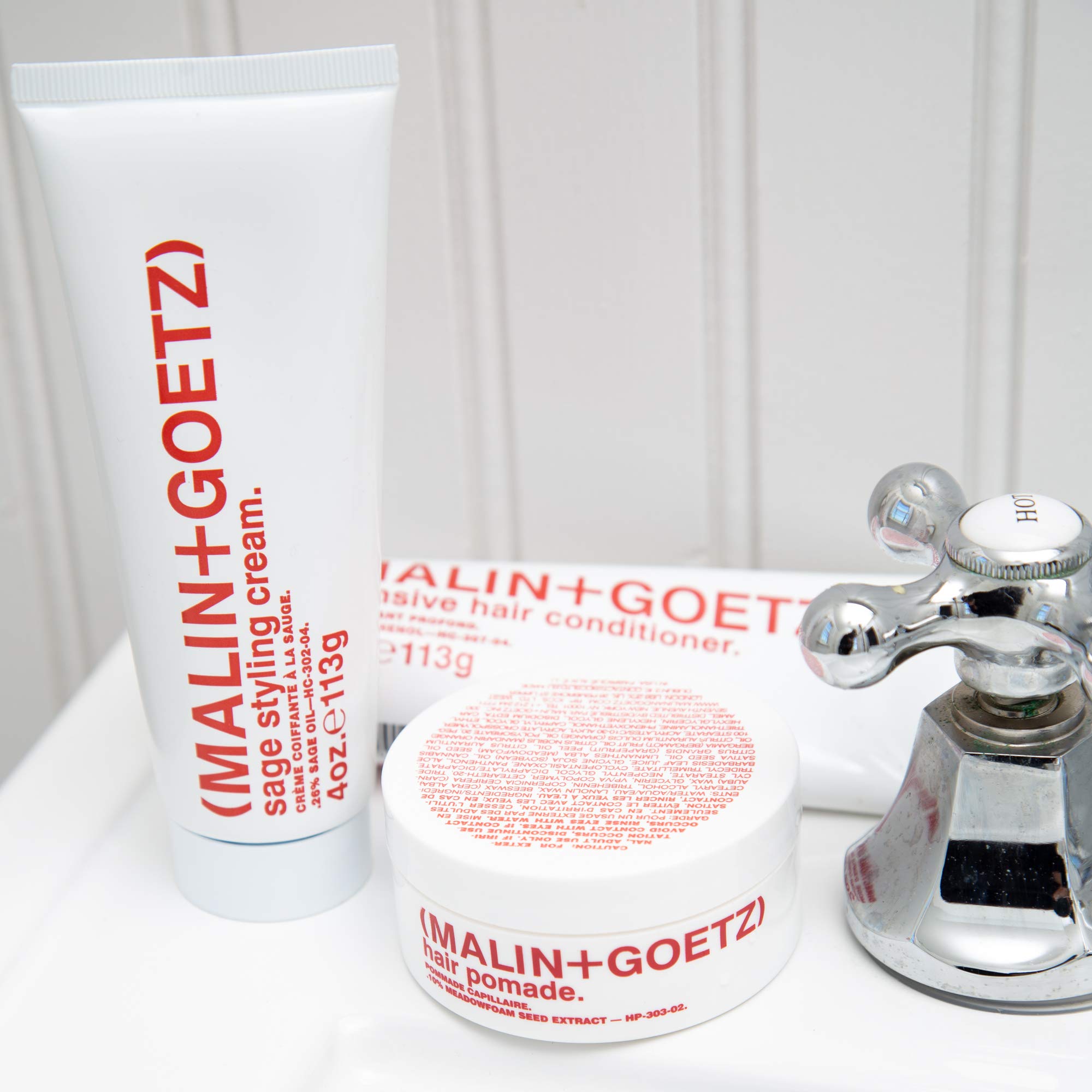 Definición de rizos con MALIN+GOETZ Sage Styling Cream para textura natural.