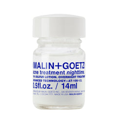 MALIN+GOETZ botella del tratamiento nocturno para acné, enfoque en puntos.